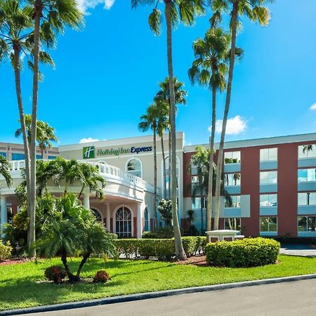 Holiday Inn Express Miami Airport Doral Area, An Ihg Hotel Zewnętrze zdjęcie